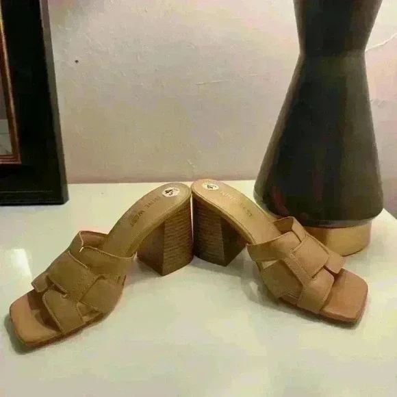 NINE WEST Kindee 3 Block Heeled Slide Sandal Square Toe in New Natural Size 4.5 - Picture 3 of 6